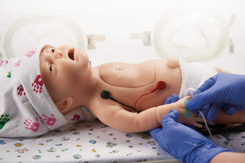 Simulator Baby C.H.A.R.L.I.E. pentru resuscitare neonatală cu ECG