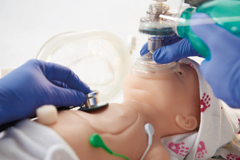 Simulator C.H.A.R.L.I.E. pentru sugari pentru reanimare neonatală fără ECG