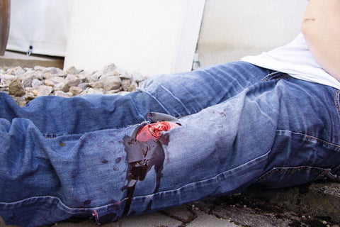 Wound moulage open fracture, leg with bleeding function