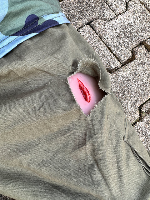 Wound moulage stab thigh