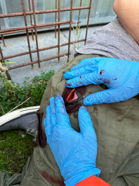 Moulage rană din înjunghiere în regiunea inghinală, ambalare rană