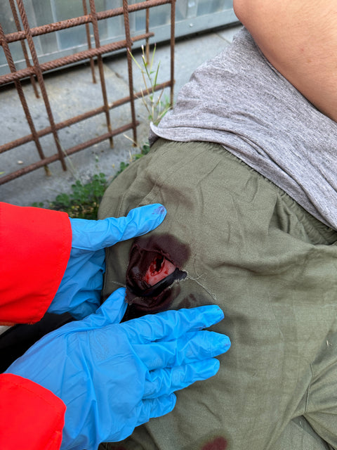 Moulage rană din înjunghiere în regiunea inghinală, ambalare rană
