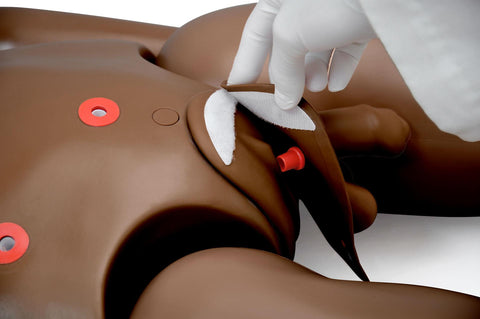 Simulator avansat de îngrijire a pacientului Clinical Chloe, ten închis