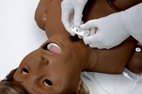 Simulator avansat de îngrijire a pacientului Clinical Chloe, ten închis